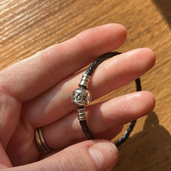 Pandora authentic silver and leather, 17 cm - Picture 2 of 3